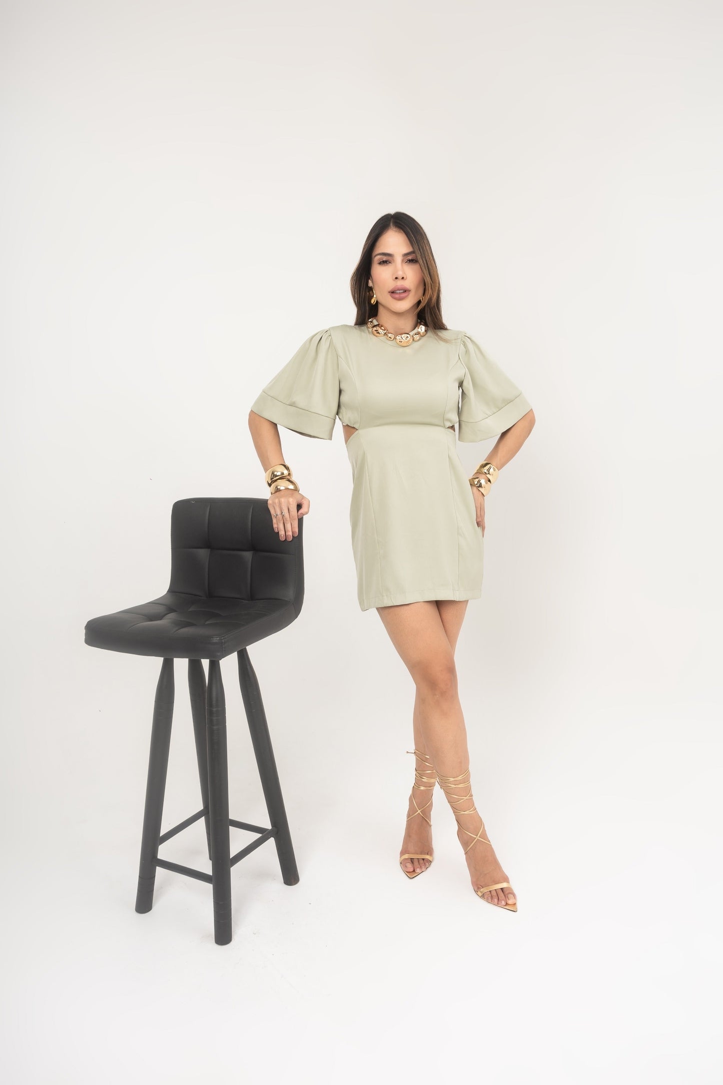 Robe verte croisée dans le dos