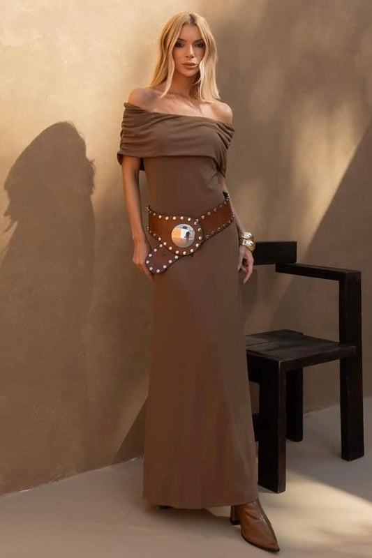 Robe longue marron à épaules dénudées