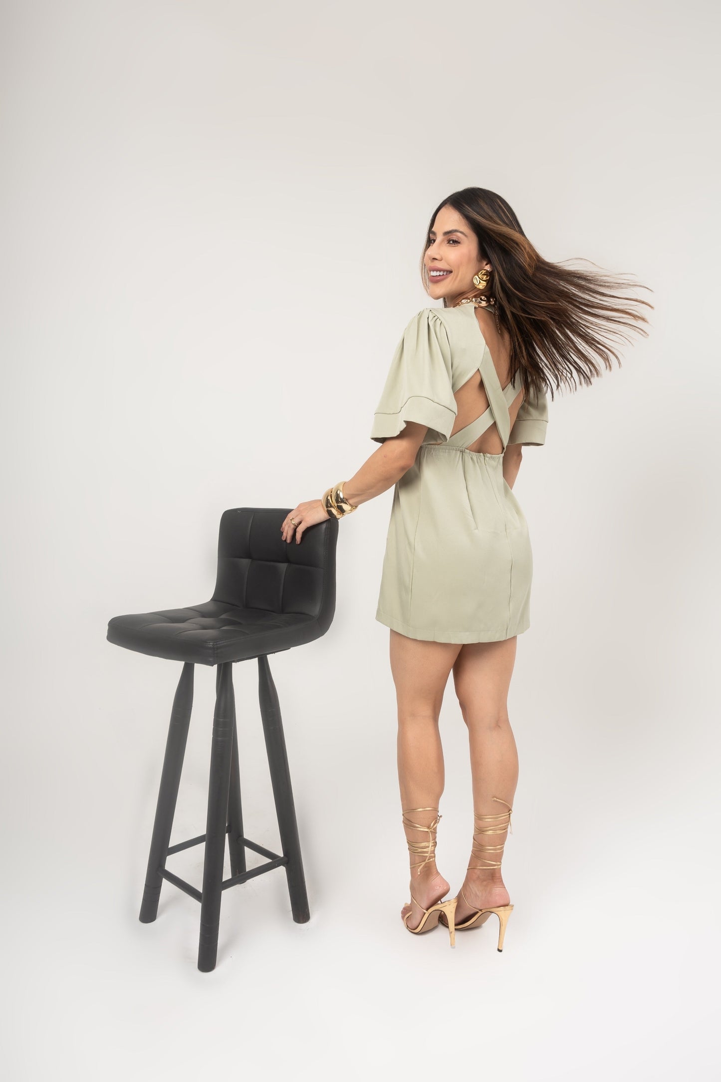 Robe verte croisée dans le dos