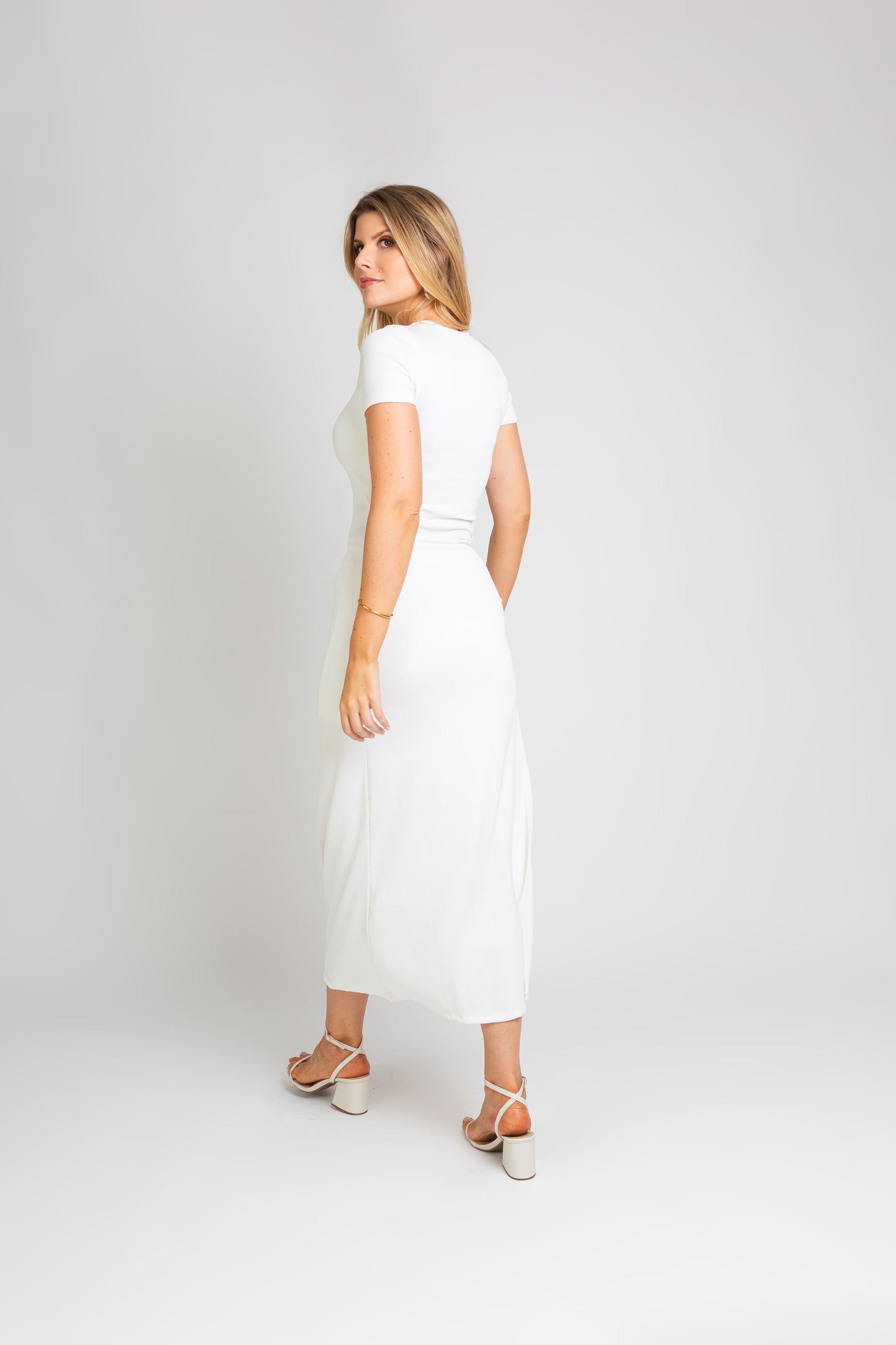 Robe blanche à découpes Eclipse