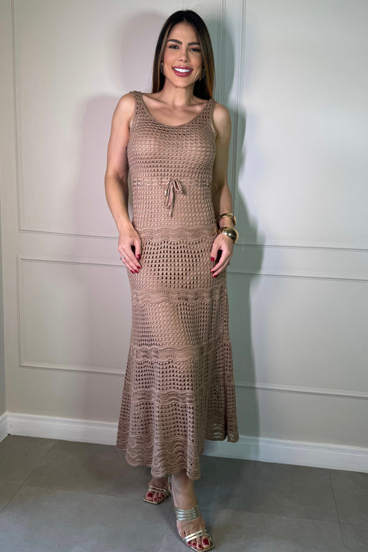 Robe longue en maille à fines bretelles couleur chair