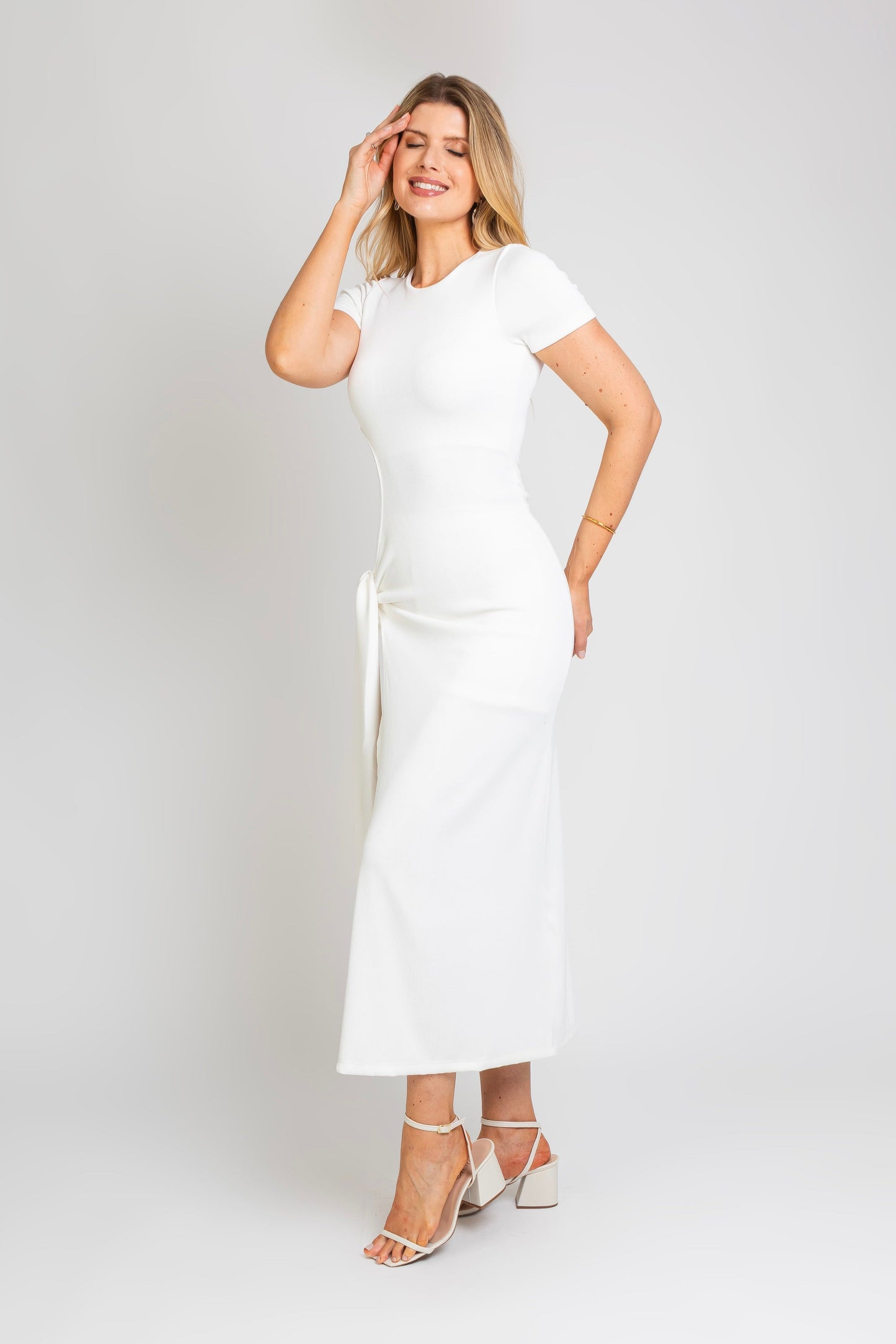 Robe blanche à découpes Eclipse