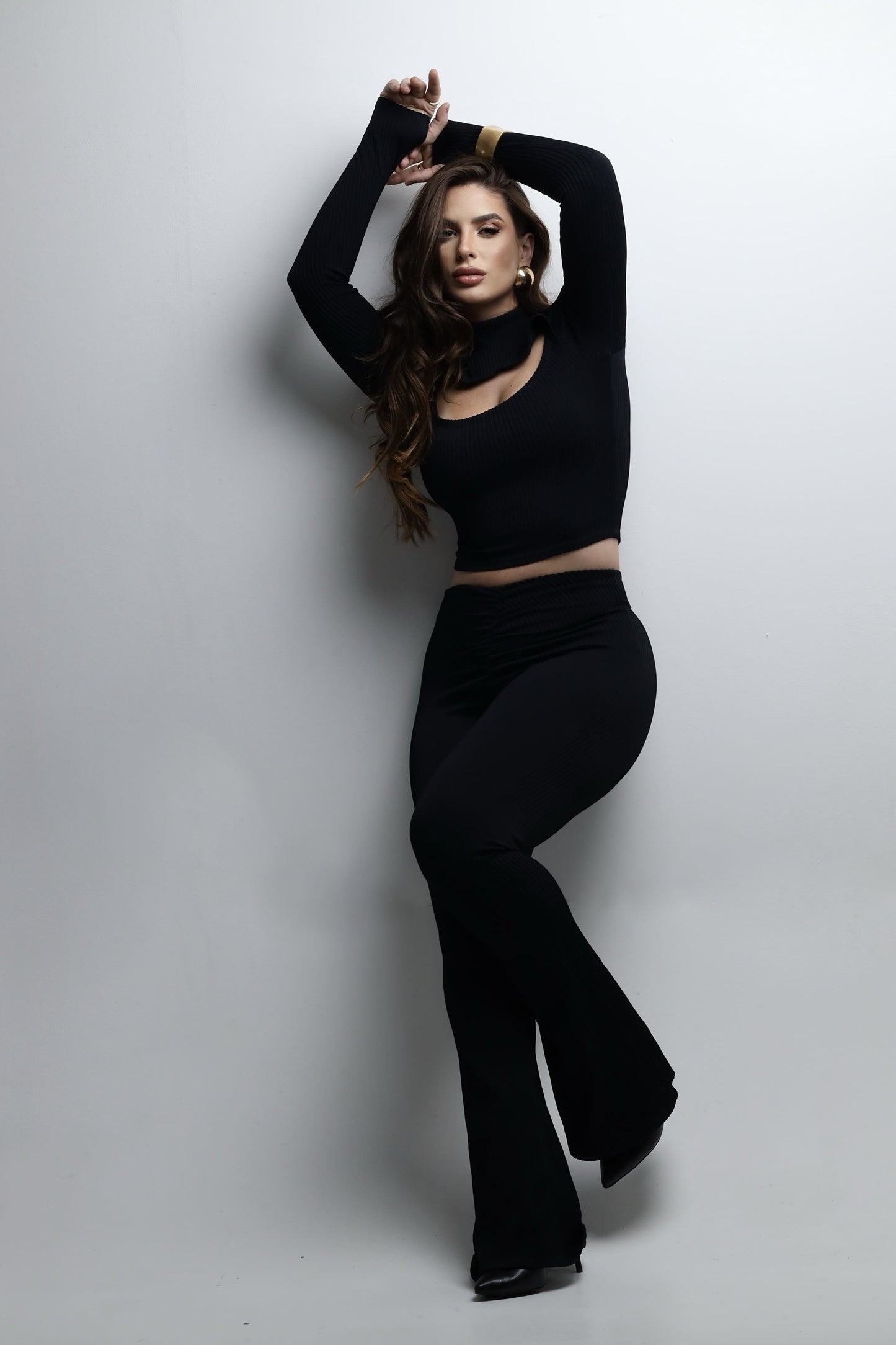 Conjunto Poliamida com Alta Compressão – Calça Flare e Cropped Preto